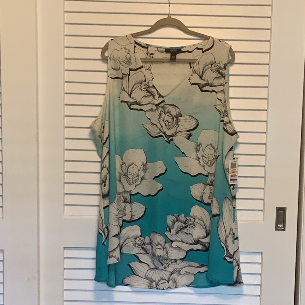 Tank- NWT